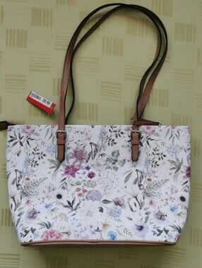 NWT. Kelly&Katie floral bag.